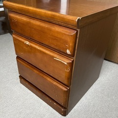3段引き出し収納家具の画像