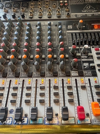 BEHRINGER ( ベリンガー ) XENYX X1832USB アナログミキサー