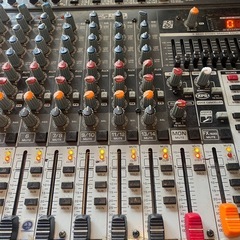 BEHRINGER ( ベリンガー ) XENYX X1832USB アナログミキサーの画像