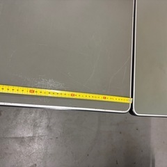 昭和感たっぷりの事務引き出し３つの画像