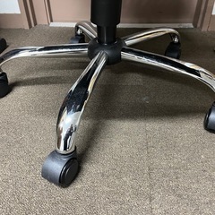 黒　メッシュ　オフィスチェアの画像