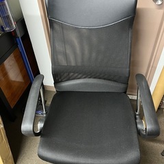 黒　メッシュ　オフィスチェア