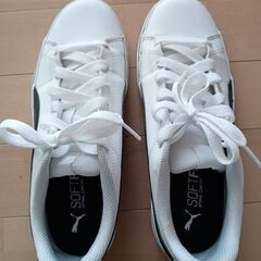 美品 ユニセックス puma プーマ スニーカー 24.5cm ...