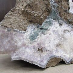 鑑賞石 詳細不明 水晶？ アメジスト？ ジオード？ 重量 約8kg