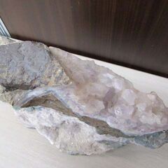 鑑賞石 詳細不明 水晶？ アメジスト？ ジオード？ 重量 約8kg