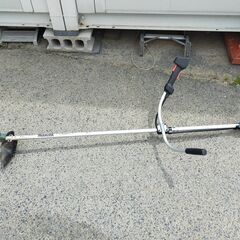 △ makita マキタ 充電式草刈機 草刈機 MUR190SD...