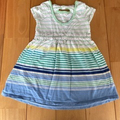 花柄ノースリーブワンピース 3〜4歳頃着用の画像