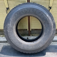 大型トラック再生タイヤスタッドレス11 R 22.5