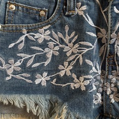 【130】新品デニムショートパンツ　刺繍おまけ付きの画像
