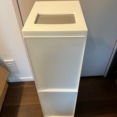 ゴミ箱、白の画像