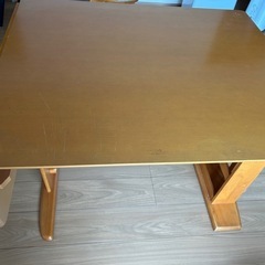 伸長式ダイニングテーブルの画像