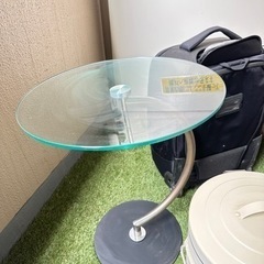 ガラス丸テーブル