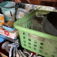 ライトや背面鏡付き食器棚、食器、鉄やビン、プラスチック　処分の画像