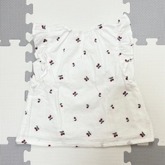 〈95〉ベビー服　petit main　さくらんぼ柄刺繍トップス　90の画像