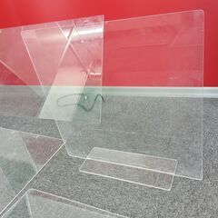 0円!!★破棄期限近づき・大幅値下げ★【アクリル板・加工素材にいかがでしょう？】透明 厚さ5mm 幅1200mmと幅600mm 高さ600mm  ジャンク品 自作用 仕切り 板 工作材料 東五反田の画像