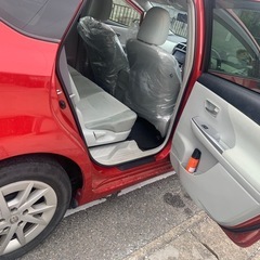 プリウスαの画像