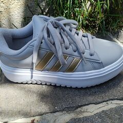 ほぼ新品☆入手困難adidas限定レア☆可愛い♪ゴールドライン☆アディダスレディース グランドコート プラットフォーム NJC26スニーカーの画像