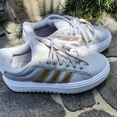ほぼ新品☆入手困難adidas限定レア☆可愛い♪ゴールドライン☆アディダスレディース グランドコート プラットフォーム NJC26スニーカーの画像
