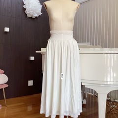 NICOCE white  スカートの画像