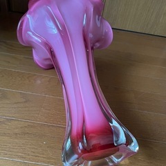 ガラス 花瓶 レトロ アンティーク ピンクの画像