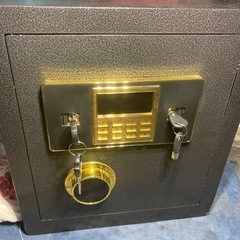 貴重品入れにどうぞ　鍵2種とプッシュで解錠　金庫