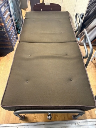 値下げしました。N949★折りたたみ電動リクライニングベッド★ベッド★幅950ｍｍ