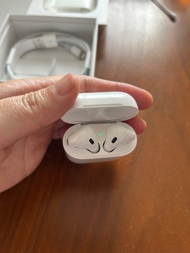 Apple AirPods (第2世代) with Charging Case