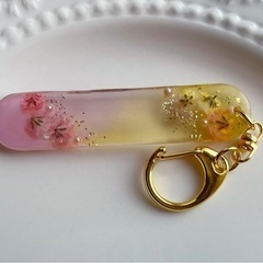 【一時受付停止】🎀ハンドメイド　レジンのネームキーホルダーの画像