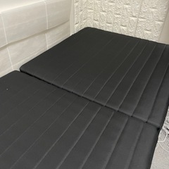 ベッドフレームの画像