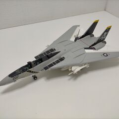 F-14 トムキャット 金属戦闘機モデル完成品 アメリカ海軍VF-84 ジョリーロジャースファイター ダイキャストメタル飛行機 　250425-4Tの画像