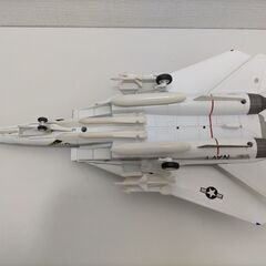 F-14 トムキャット 金属戦闘機モデル完成品 アメリカ海軍VF-84 ジョリーロジャースファイター ダイキャストメタル飛行機 　250425-4Tの画像
