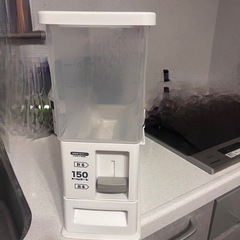 シンプルな米びつ