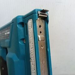 makita マキタ ST110D 充電式タッカ14.4V【野田愛宕店】【店頭