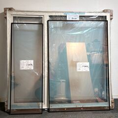 【S19】引き渡し限定 未使用品 格安 LIXIL リクシル エルスターS 縦すべり出し窓 長期保管品 割れ傷みありの画像