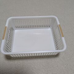 プラスチック製収納整理カゴ　１個