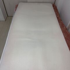 シングル　敷パッド　厚み約４cm　汚れ毛玉ありの画像