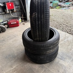 夏タイヤ　３本　245/45R20