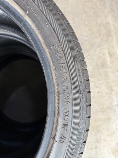 夏タイヤ　３本　245/45R20