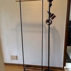 照明器具とハンガーラック