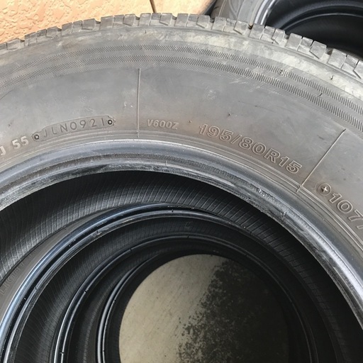【終了】V600 195/80R15（4本）