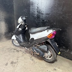 ★支払総額3.0万円★関東圏内即日配送可能です！全車走行テスト済みです！キムコ スーナー50ss 白 激安原付！ 2ストのためオイル注ぎ足すだけ！ バッテリー新品！ 車格大きい50cc！の画像