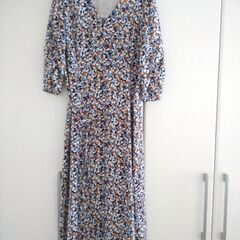 La Totalite フラワーデザイン ワンピースの画像