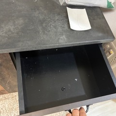 テレビ台にもなるキャビネットの画像