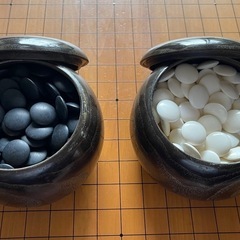 碁盤　足つき　碁石ありの画像