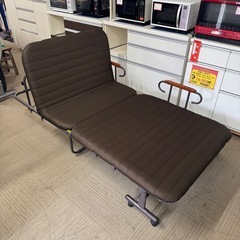 ②【お買い得‼️】シングルサイズ 折りたたみベッド シングルベッド ヘッド角度調節可能 キャスター付き ダークブラウン♪の画像
