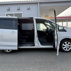 8人乗り☆ガソリン代 節約☆S-HYBRID入りました‼️月々1.2万円〜分割払い可❗️車検2年付き！大人気☆日産 セレナ☆Bluetooth対応SDナビ☆走行中DVD見れます☆ETC付き☆ドラレコ付きのフル装備☆両側電動スライドドア☆純正アルミ☆ウィンカーミラー☆フル装備☆事故修復歴無し☆車内広々三列シート‼️の画像