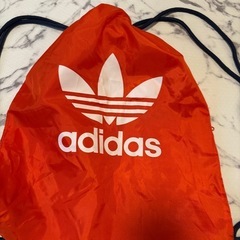 adidasのナップザックの画像