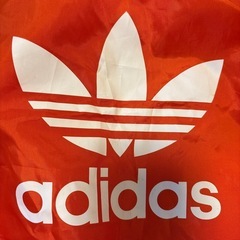adidasのナップザックの画像