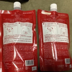 新品、詰め替え用のシャンプーとコンディショナーのセットです。の画像