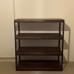 カッコいいインテリアに！無垢板×アイアンシェルフの画像